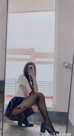 脱妈妈裙子从后面挺进去漫画_迅雷下载电影